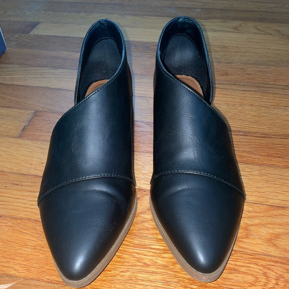 Universal Thread Black Leather Mules